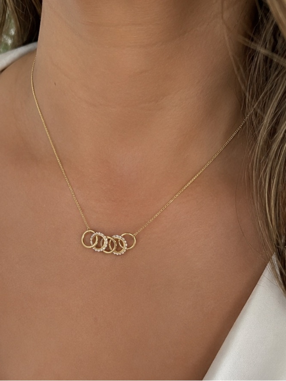 Adina Eden Gold and Pearl Linked Circle Necklace